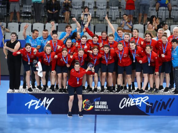 Anamaria Grigore și Denisa Romaniuc | Handbalul înseamnă mai mult decât se vede pe teren