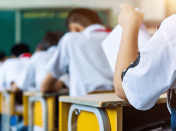 Potențial pierdut: de ce Bulgaria și România țin cu greu elevii la școală