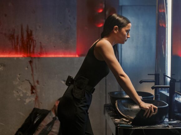 Vara miroase a transpirație: nu de la soare, ci de la filme